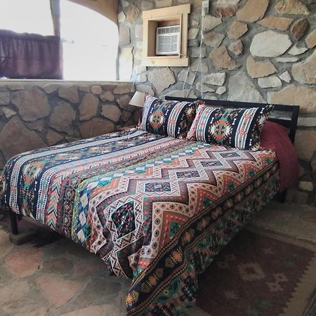 La Loma Del Chivo Llc Stone Cottage Alternative Building Marathon Quarto foto