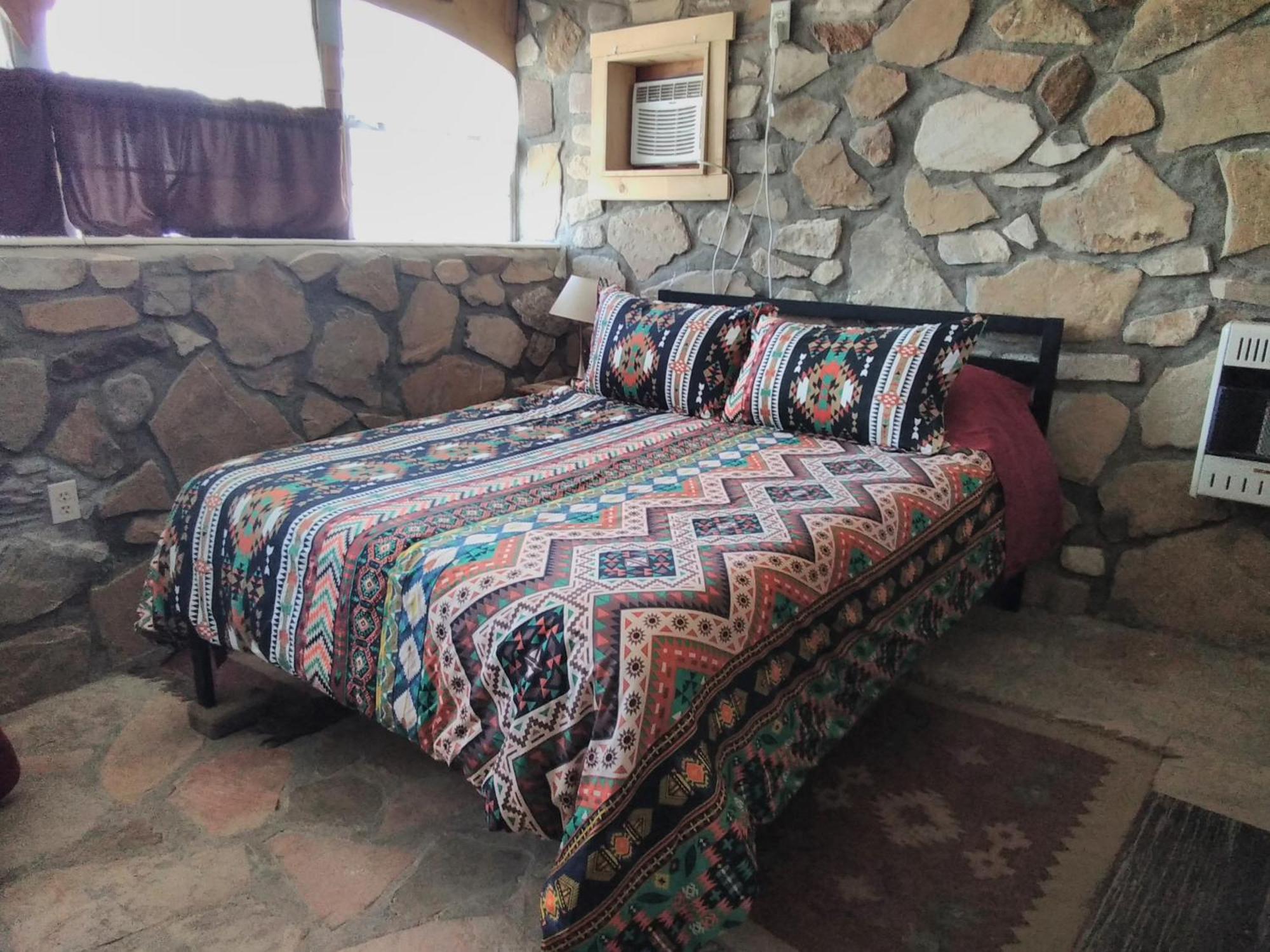 La Loma Del Chivo Llc Stone Cottage Alternative Building Marathon Quarto foto